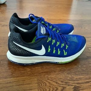 Nike Pegasus 11.5, men’s. Good condition. Some wear and tear.